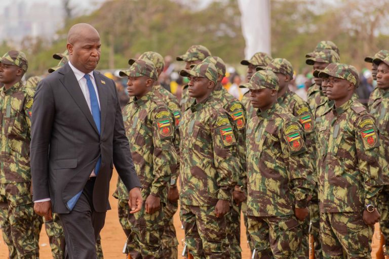 Presidente Daniel Chapo abre ano operacional militar em Chimoio