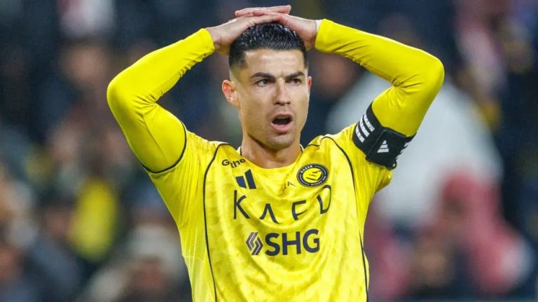 Ronaldo dá ultimato Al Nassr: “não pisará o relvado enquanto os salários estiverem em atraso”