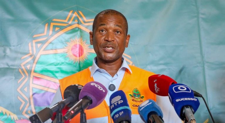 Município de Maputo aperta o cerco: venda e consumo de álcool proibidos na praia da costa do Sol