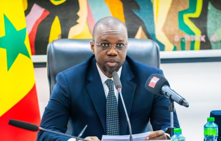 Sonko declara “guerra à homossexualidade” e propõe até 10 anos de prisão no Senegal