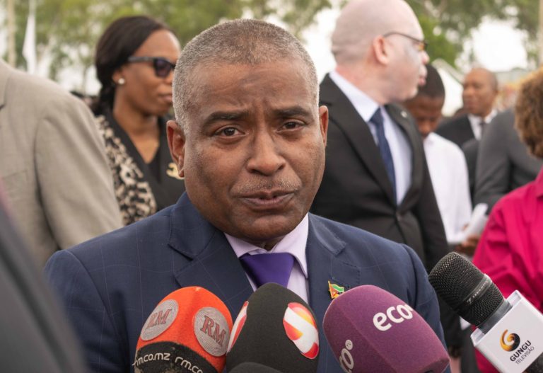 Ministro da saúde marca “reservas” no comentário sobre o afastamento do director da saúde em Mandimba pelo Secretário de Estado