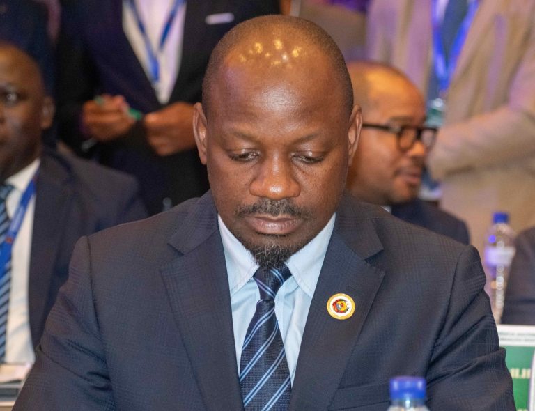 Governo prepara sistema automático que “arruma as botas” de milhares de funcionários na idade de reforma