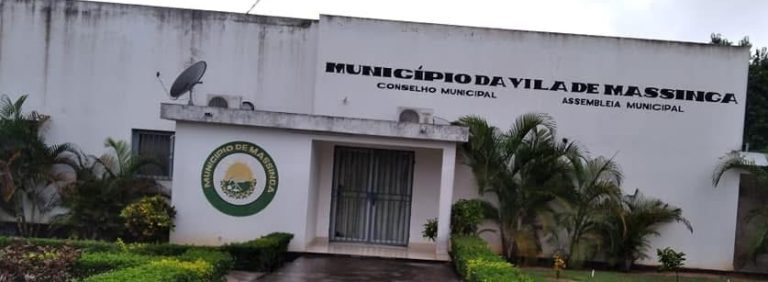 Massinga: Nova pá escavadora de 5 milhões refém da burocracia