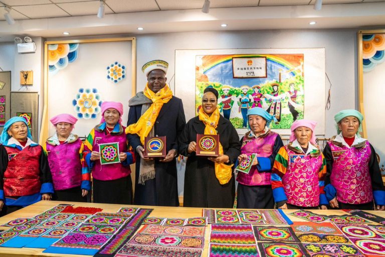 Chapo visualiza lições do modelo chinês de desenvolvimento rural durante visita a Xining