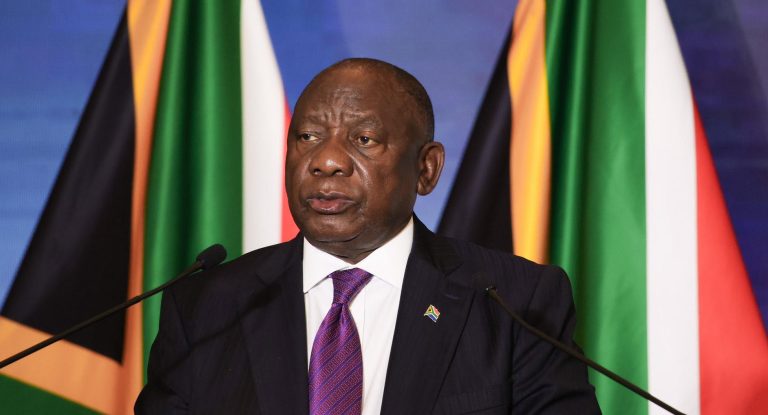 Ramaphosa dá rosto e quebra o silêncio sobre imigração ilegal enquanto cresce a tensão contra moçambicanos na África do Sul