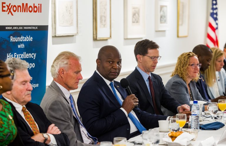 Chapo vende visão de um Moçambique de 50 mil milhões de dólares e convida gigantes americanos a apostar no país