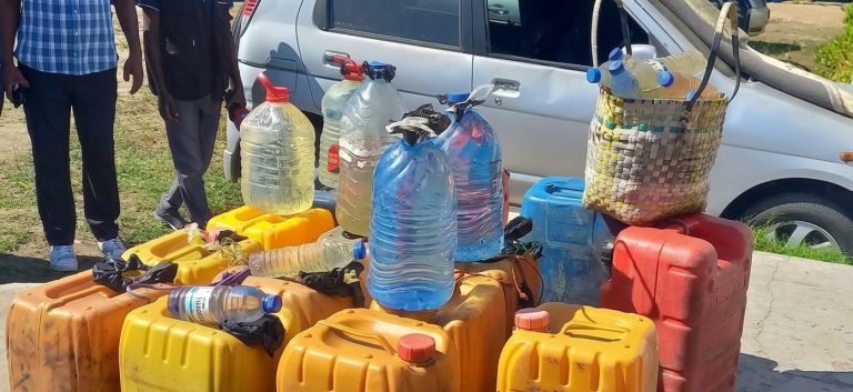 Combustível no mercado “negro” sob cerco: PRM detém seis suspeitos e apreende 145 litros em Quelimane