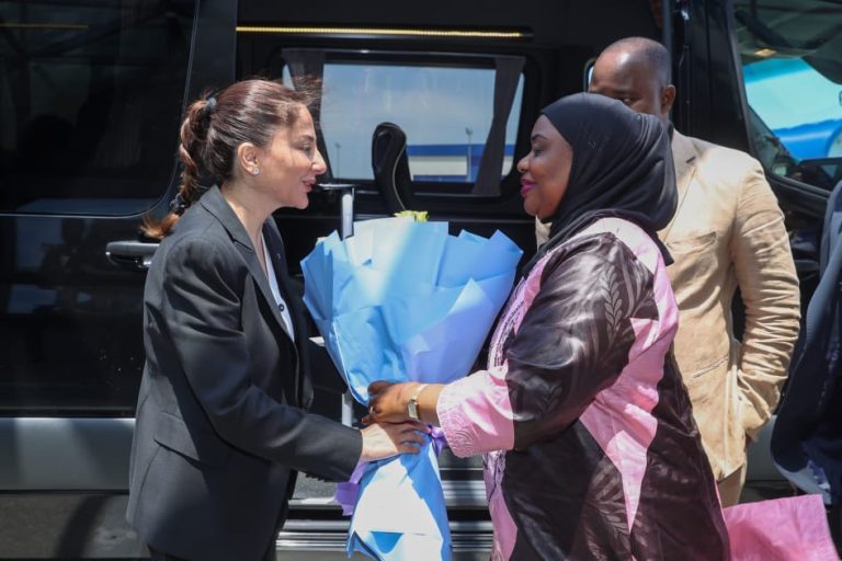 Margarida Talapa leva a voz de Moçambique à grande cimeira islâmica em Baku