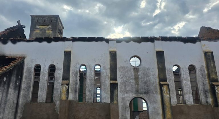 Ancuabe não esquece o terror: Administrador visita Minhewene e busca forças para reconstrução