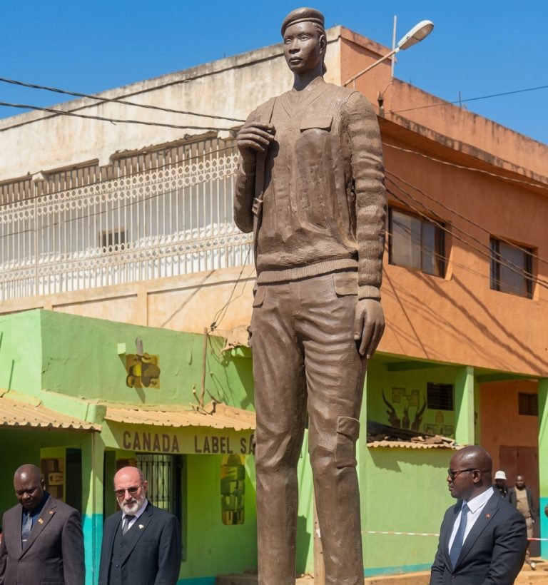 Estátua de Josina Machel gera revolta e é coberta horas após inauguração em Chimoio
