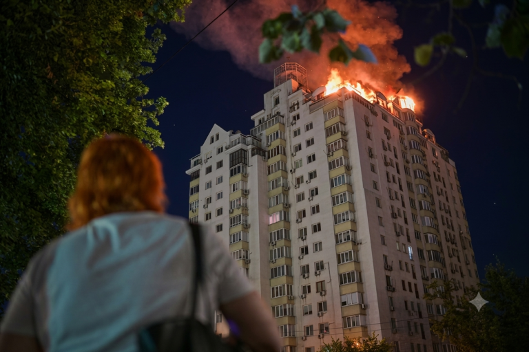 Chuva de mísseis devasta Kiev: ataque russo faz mortos e vários de feridos