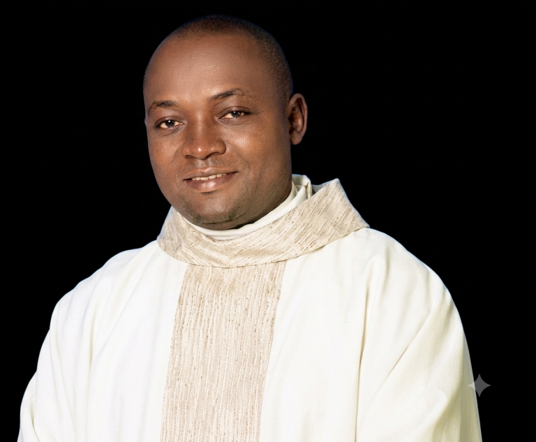 Entre o medo e o adeus: padre nigeriano tira a própria vida dias antes de ser obrigado a deixar os EUA