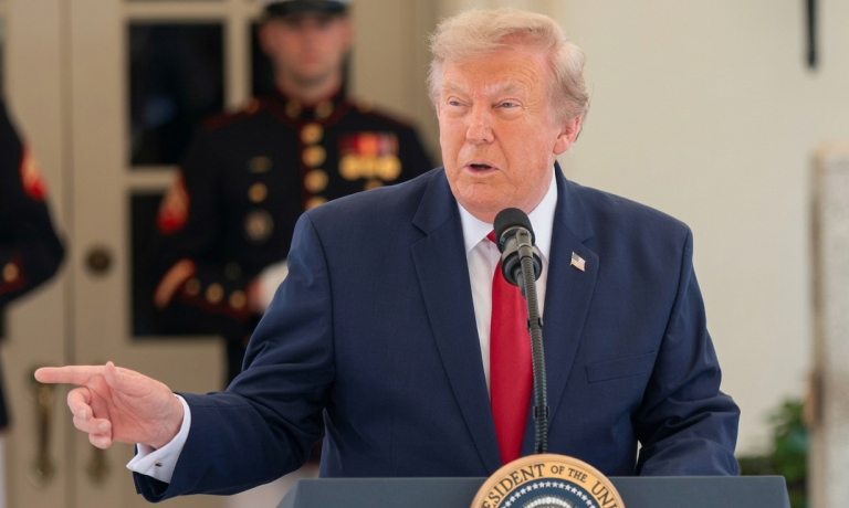 Trump anuncia controlo do Estreito de Ormuz e taxa de 20% sobre navios; Lula reage: “isto é pirataria”