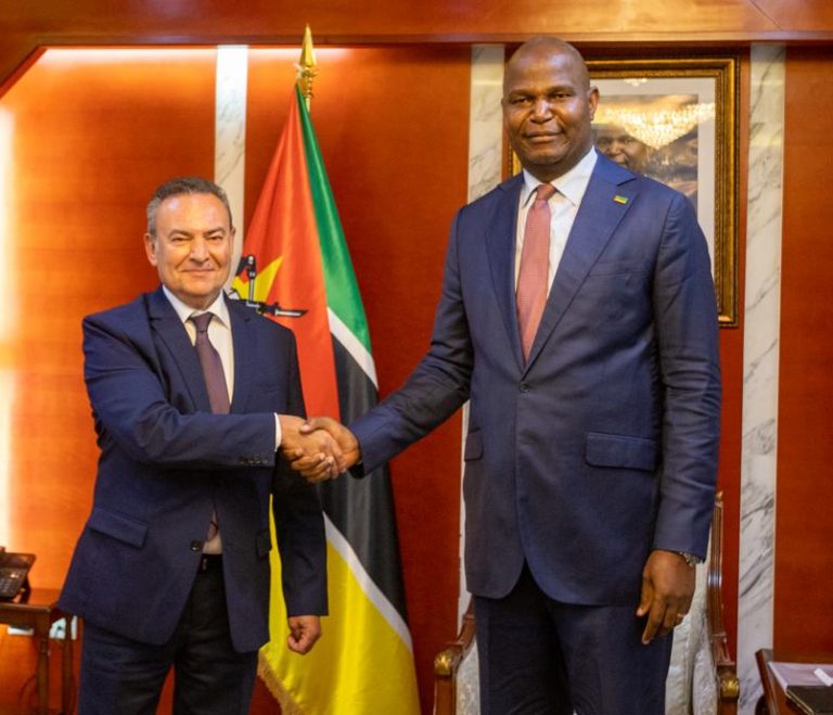 Chapo acelera parceria com gigante espanhola e abre caminho para 10 escolas do Villarreal em Moçambique