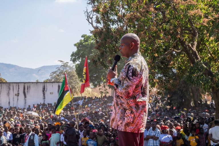 PR duplica fundo local e promete machimbombos para Malema