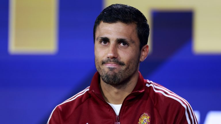 Rodri muda de Manchester para Barcelona e escolhe nova ropagem