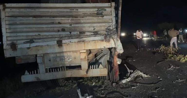 Tragédia em Messica: pelo menos nove mortos após semi-colectivo chocar com camião avariado