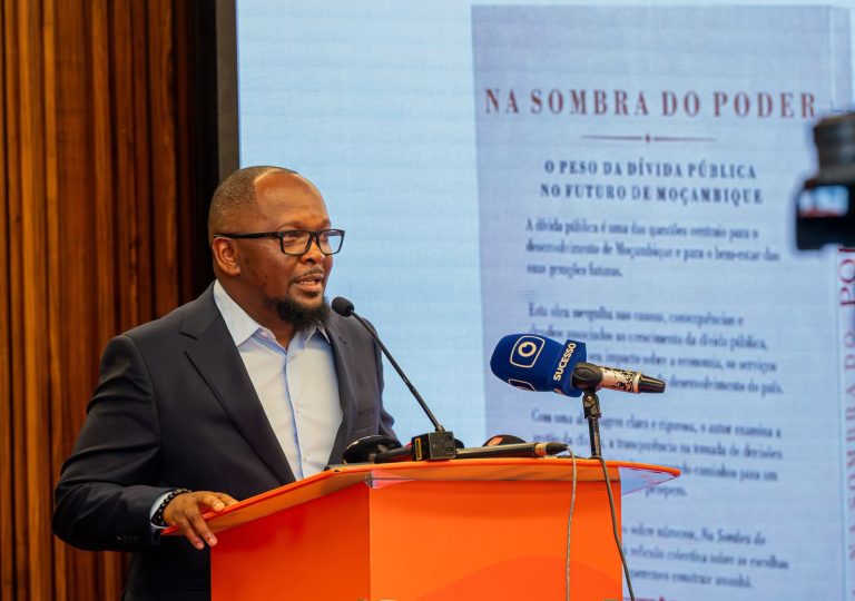 Luís Canhemba lança obra que aborda sobre dívida pública no país