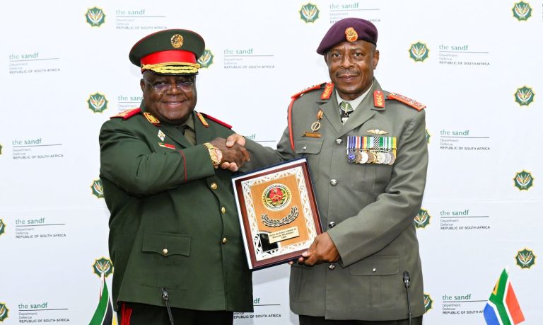 FADM e SANDF reforçam cooperação militar em Pretória