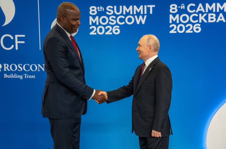 PR afirma que África continua na escuridão enquanto ilumina o mundo