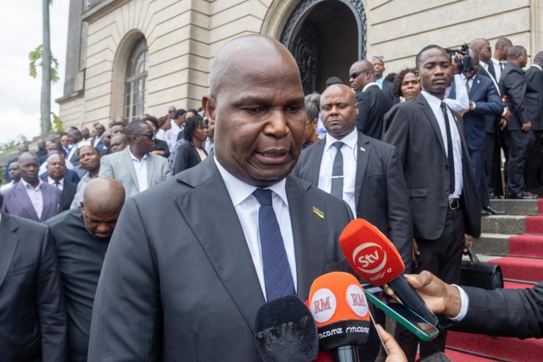 30 anos no parlamento e uma vida dedicada às nossas crianças: o adeus a uma grande de Moçambique